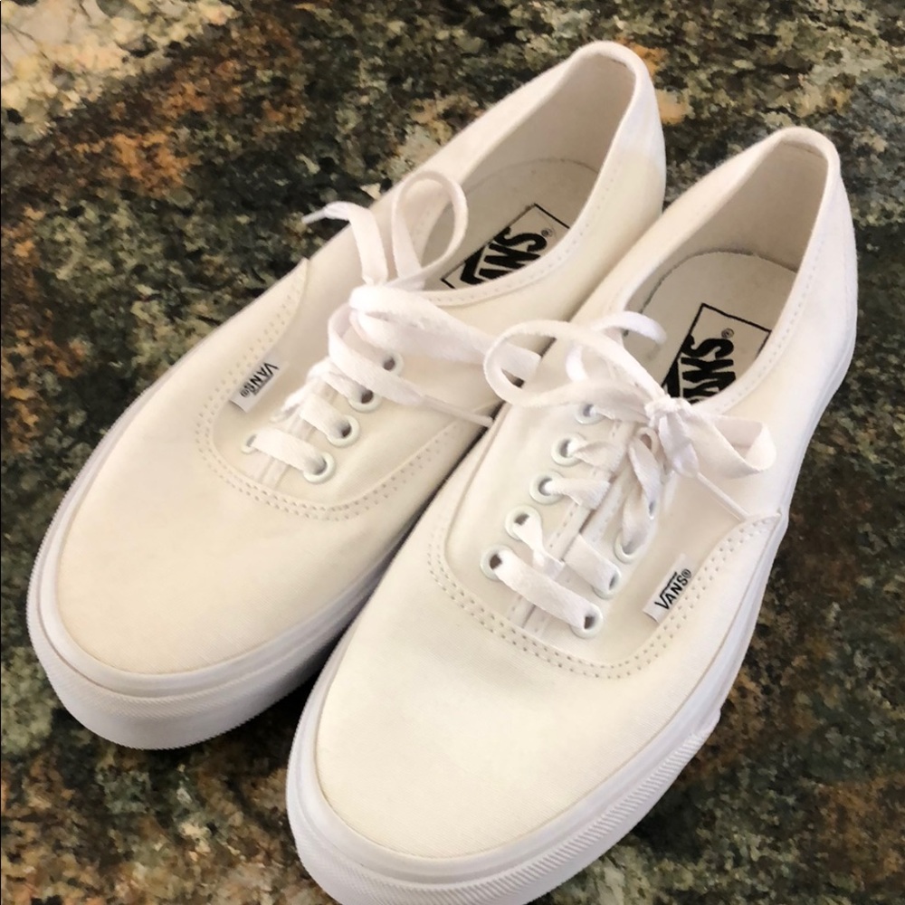 White Vans brand new without tags.  Men’s 7.0. Women’s 8.5 per tag in tongue.